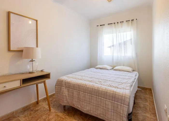 3 Bedroom Cozy In Appartement Torrevieja