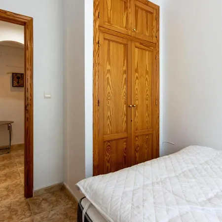 3 Bedroom Cozy In טורבייחה