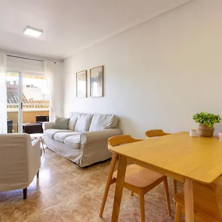 3 Bedroom Cozy In Lägenhet *